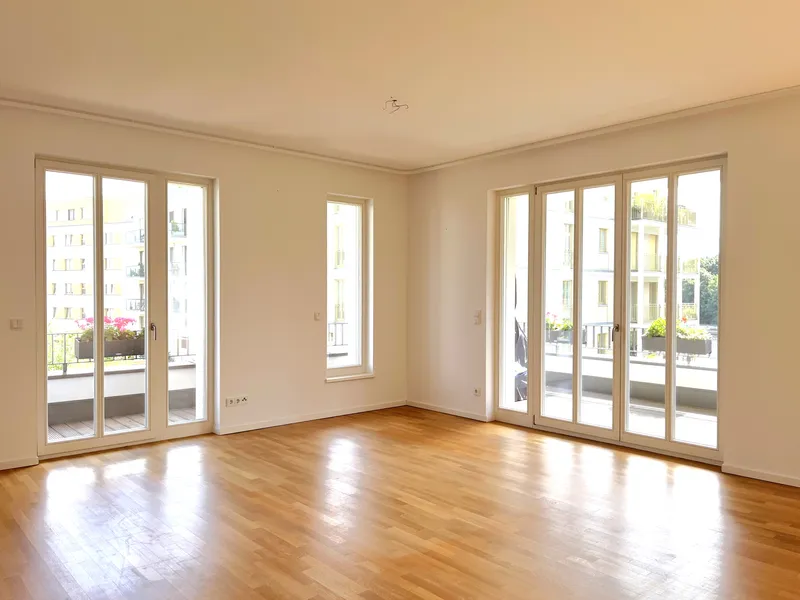 Blick auf die Spree, Wohnküche, großer Südwest-Balkon: 3 Zimmer in der Wohnanlage UFERKRONE! — photo 1